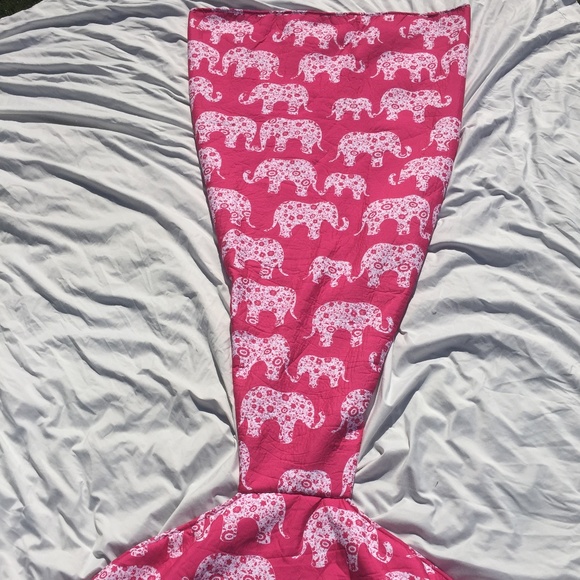 LUSH FUCHSIA PINK ELEPHANT MERMAID BLANKET QUILTED - Picture 1 of 8